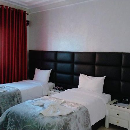 בני מלאל Hotel Hadaik Ain Asserdoune מראה חיצוני תמונה