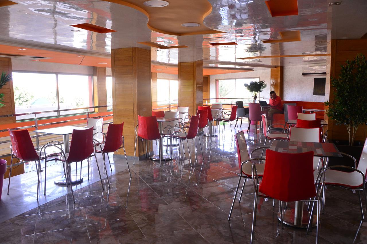 בני מלאל Hotel Hadaik Ain Asserdoune מראה חיצוני תמונה