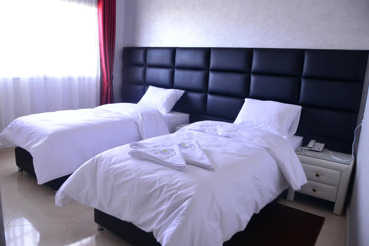 בני מלאל Hotel Hadaik Ain Asserdoune מראה חיצוני תמונה