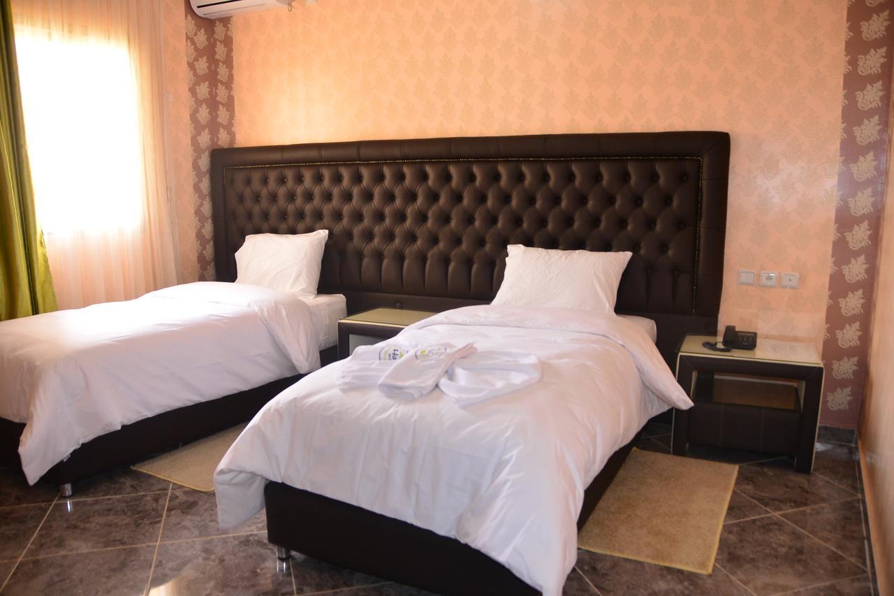 בני מלאל Hotel Hadaik Ain Asserdoune מראה חיצוני תמונה
