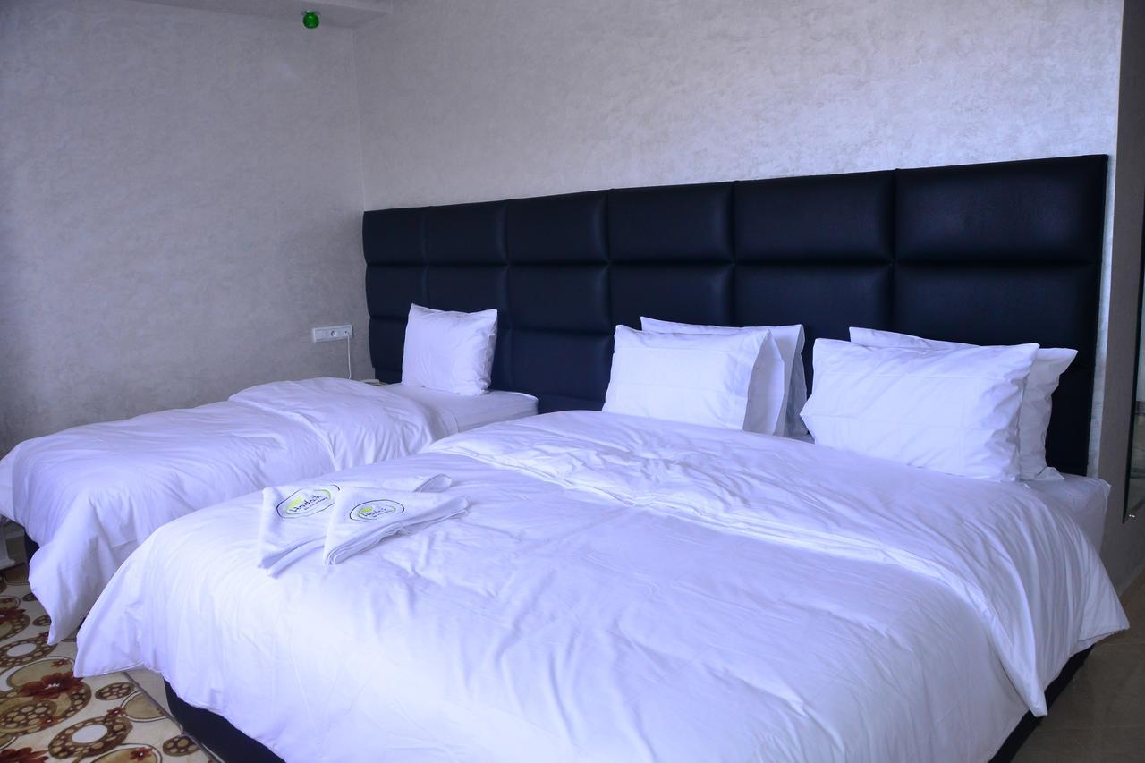בני מלאל Hotel Hadaik Ain Asserdoune מראה חיצוני תמונה